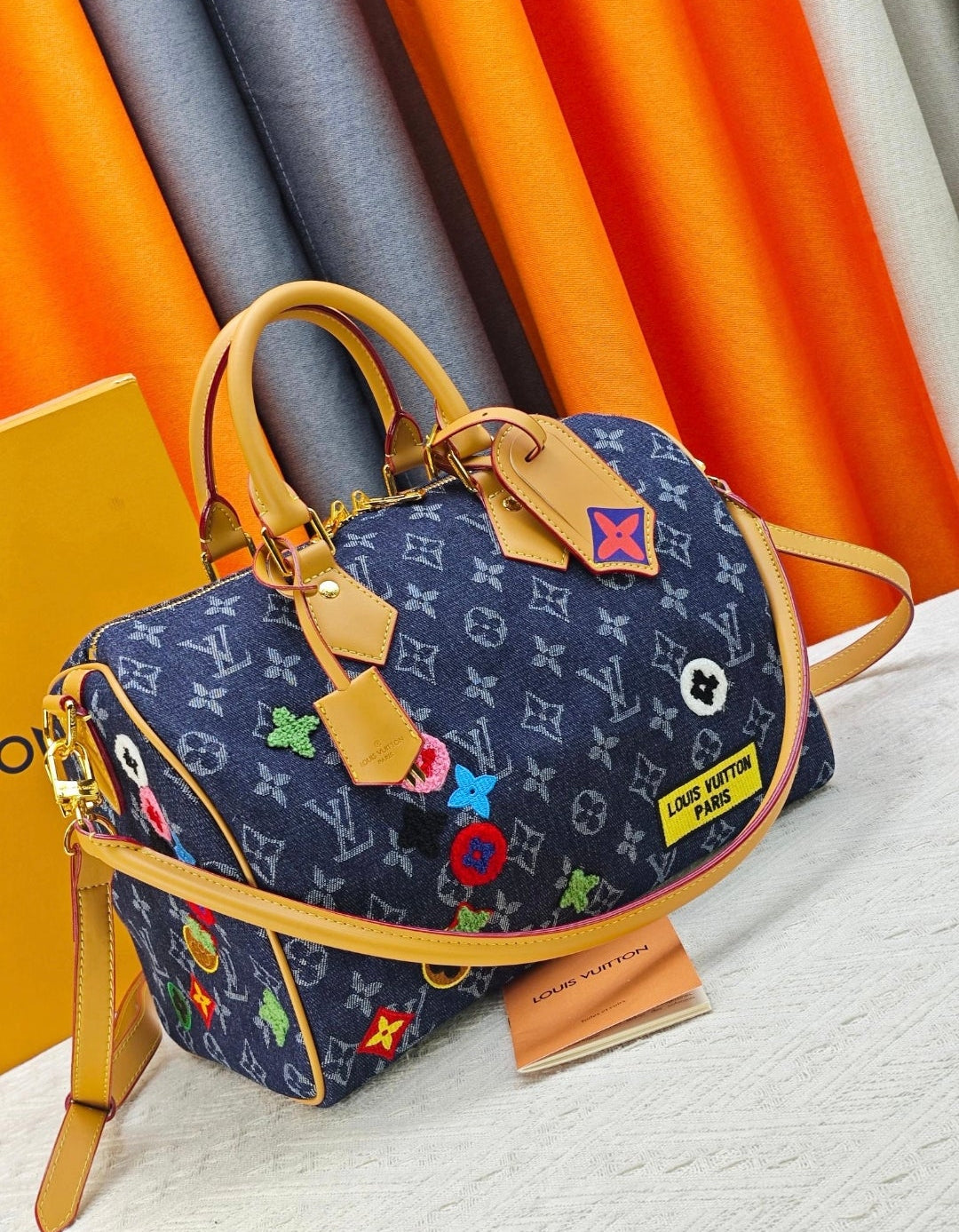 L Logo Blue Daisy Barrel bag