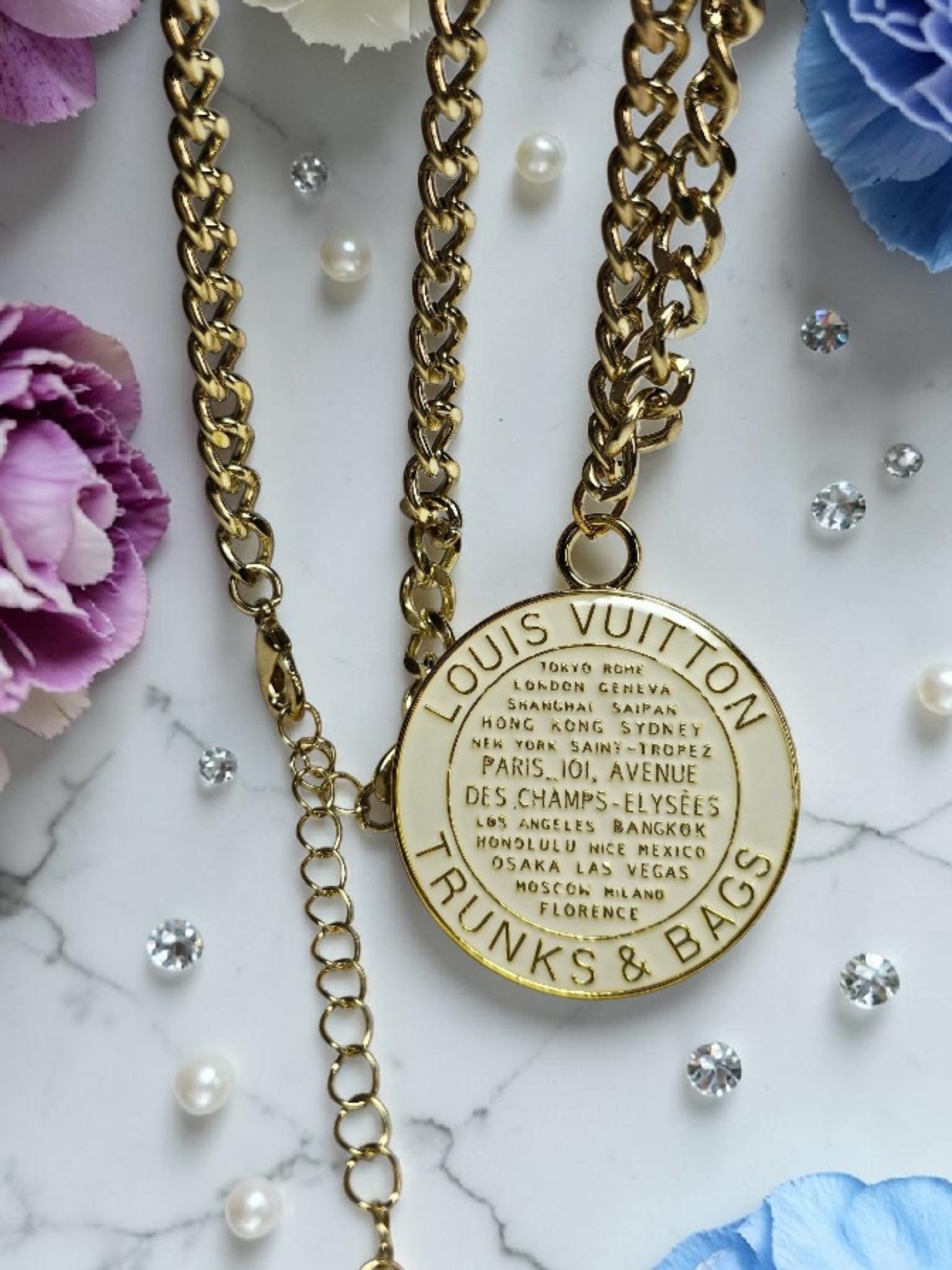 Trunks and Bags Charm Necklace Cream