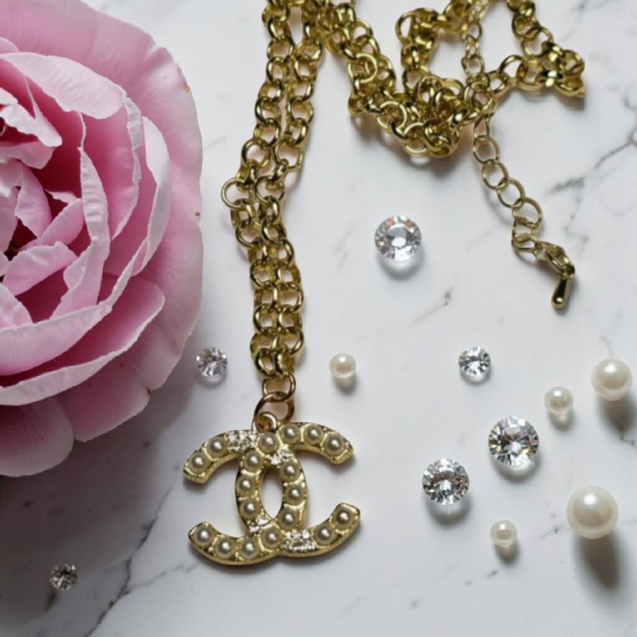 Gold logo charm pendant chain necklace