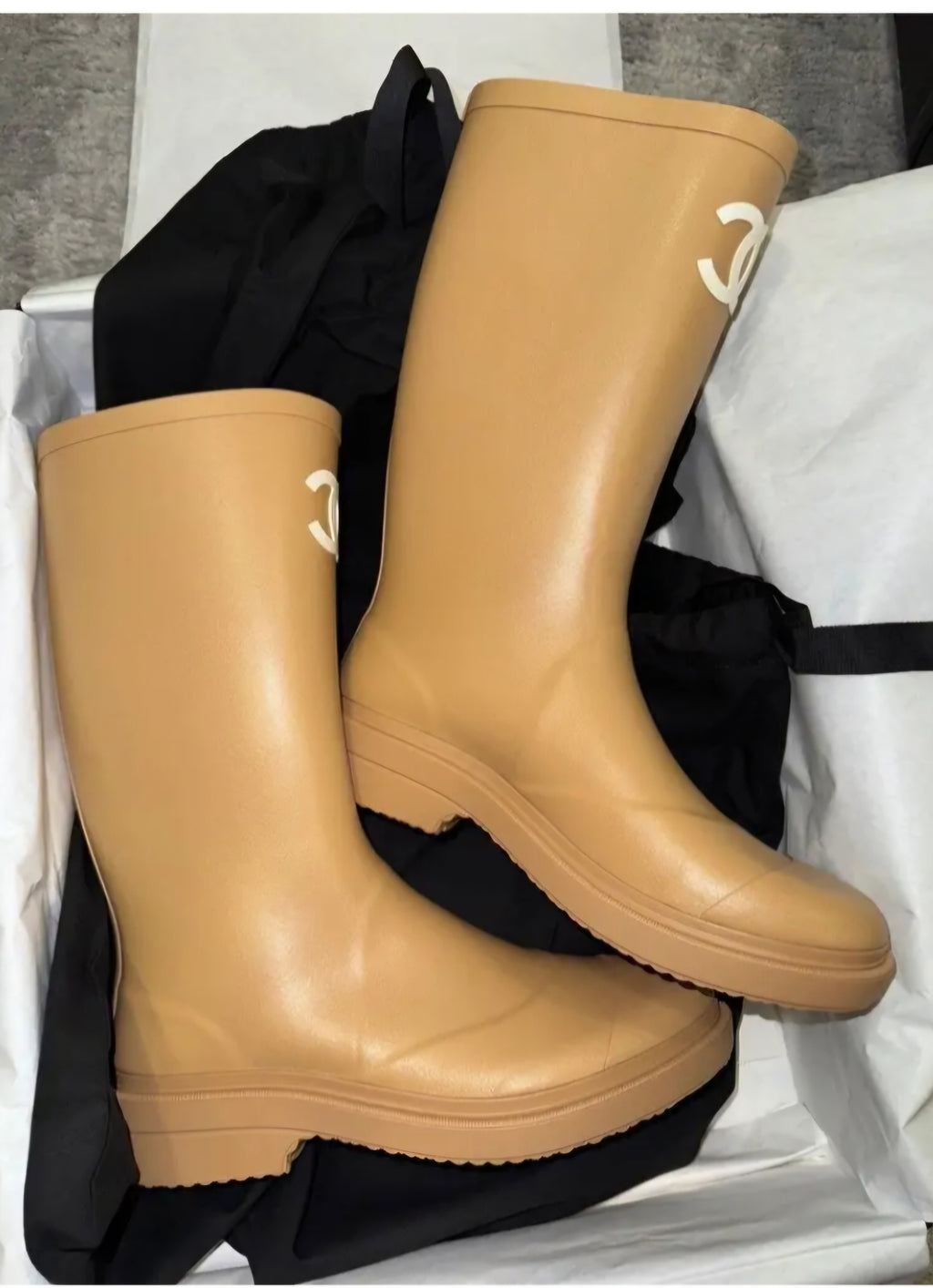 Beige/Tan w White logo Rain boots 👢 NEW US size 9/ EU 40