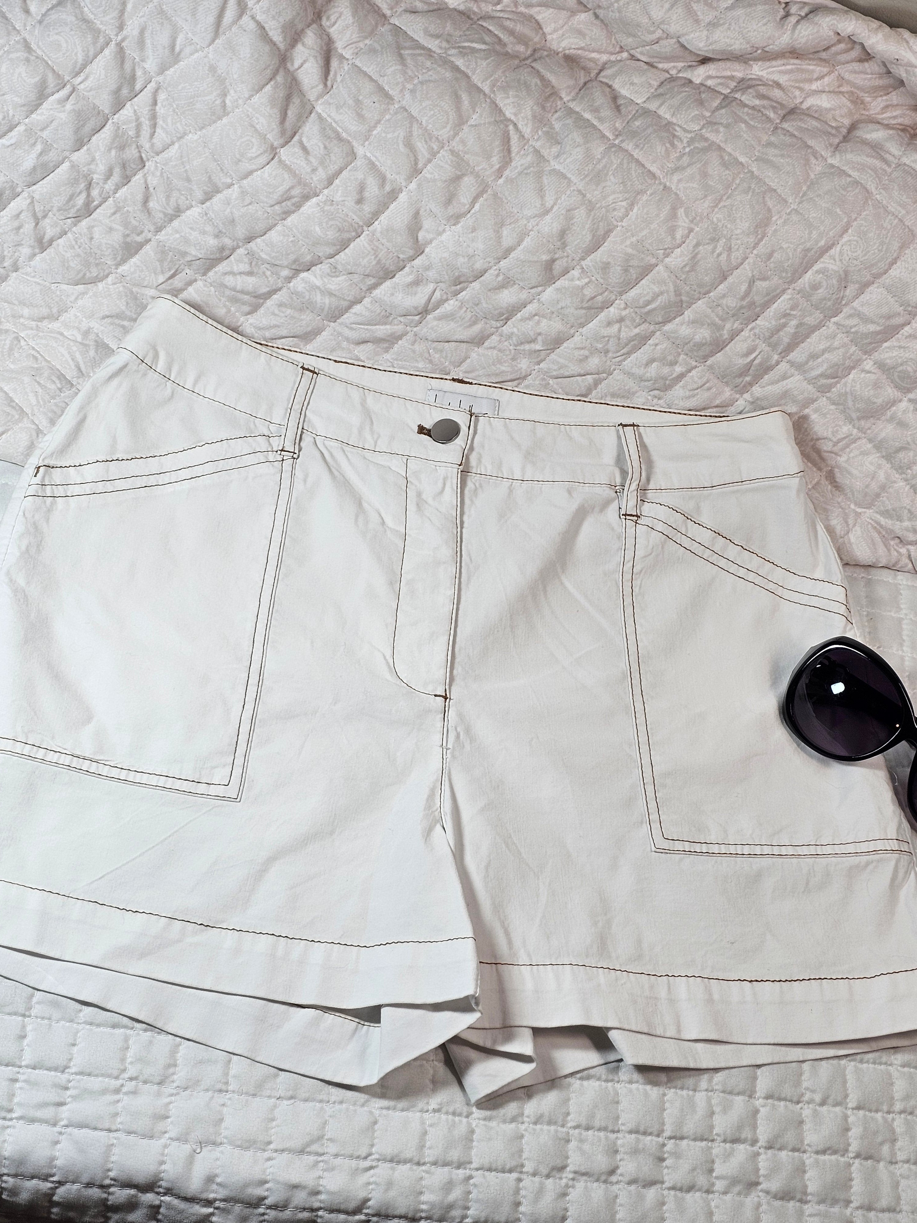 Nicole Miller White Shorts Size 8 women's